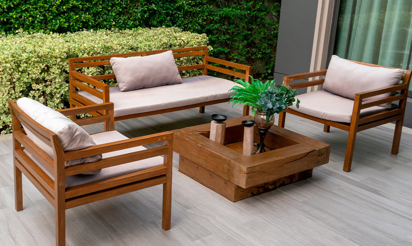 Discover how to polish your garden furniture