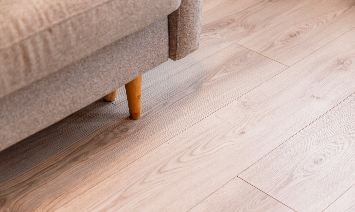 Useful tips to eliminate scratches on wooden floors